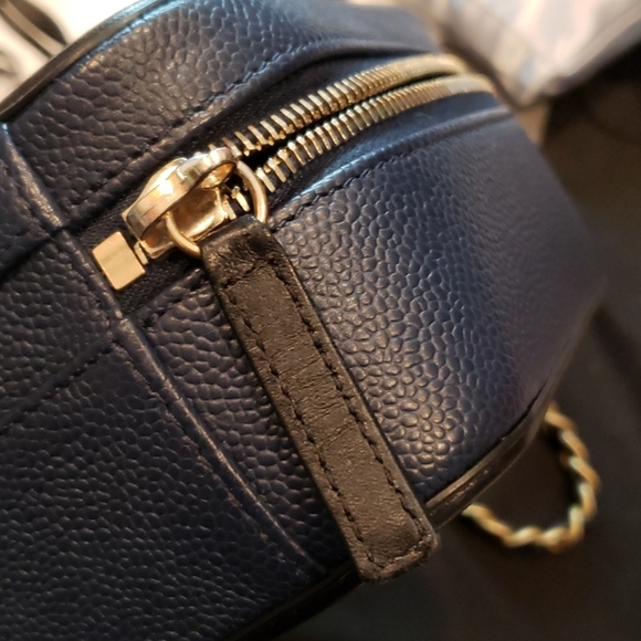 ❗SOLD❗Chanel Two-tone Medium Filigree Vanity Case - Picture 15 of 16